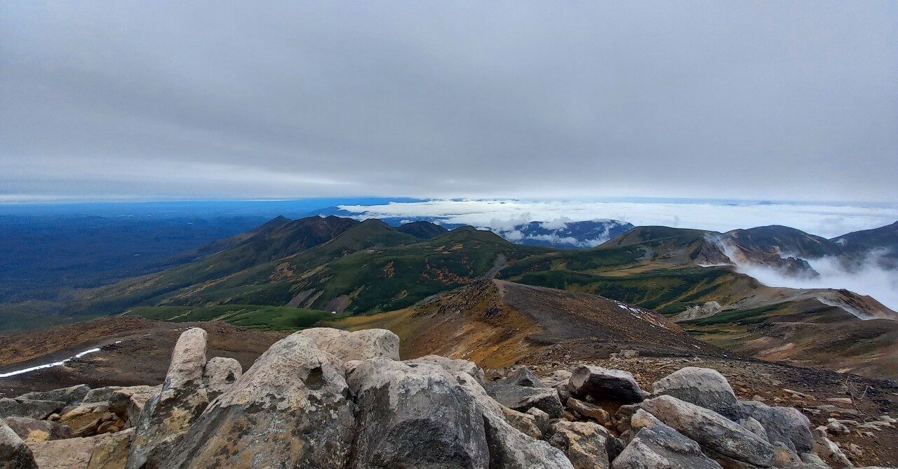 十勝岳山頂からの景色